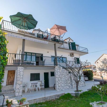 Apartments By The Sea Slatine, Ciovo - 1126 特罗吉尔 外观 照片