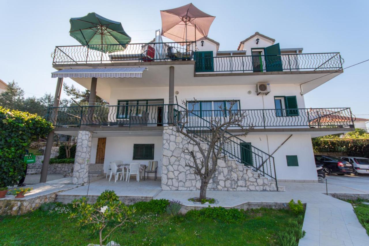 Apartments By The Sea Slatine, Ciovo - 1126 特罗吉尔 外观 照片