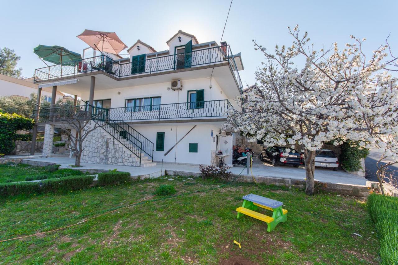 Apartments By The Sea Slatine, Ciovo - 1126 特罗吉尔 外观 照片