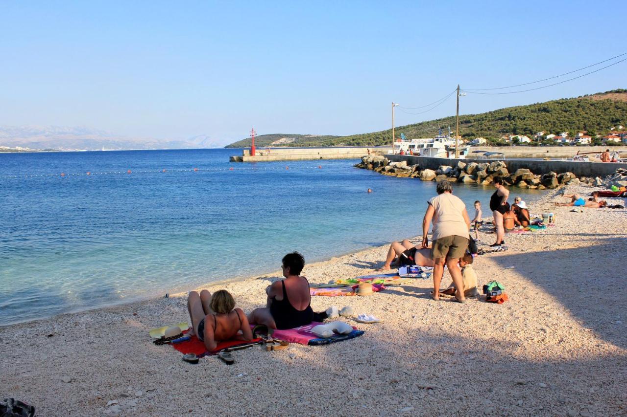 Apartments By The Sea Slatine, Ciovo - 1126 特罗吉尔 外观 照片