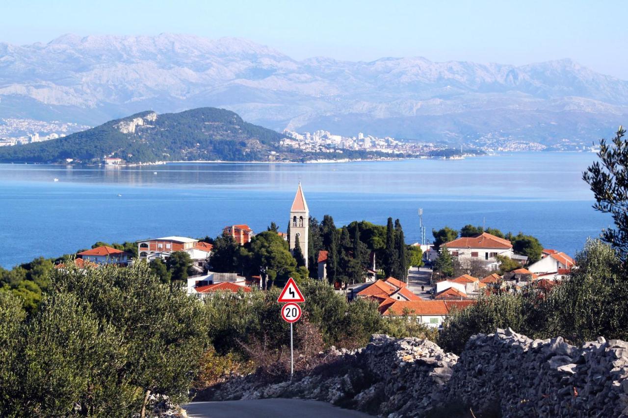 Apartments By The Sea Slatine, Ciovo - 1126 特罗吉尔 外观 照片