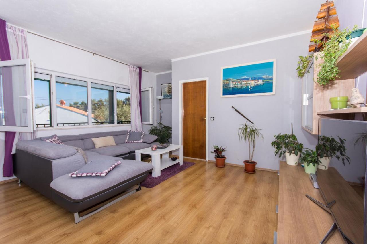 Apartments By The Sea Slatine, Ciovo - 1126 特罗吉尔 外观 照片