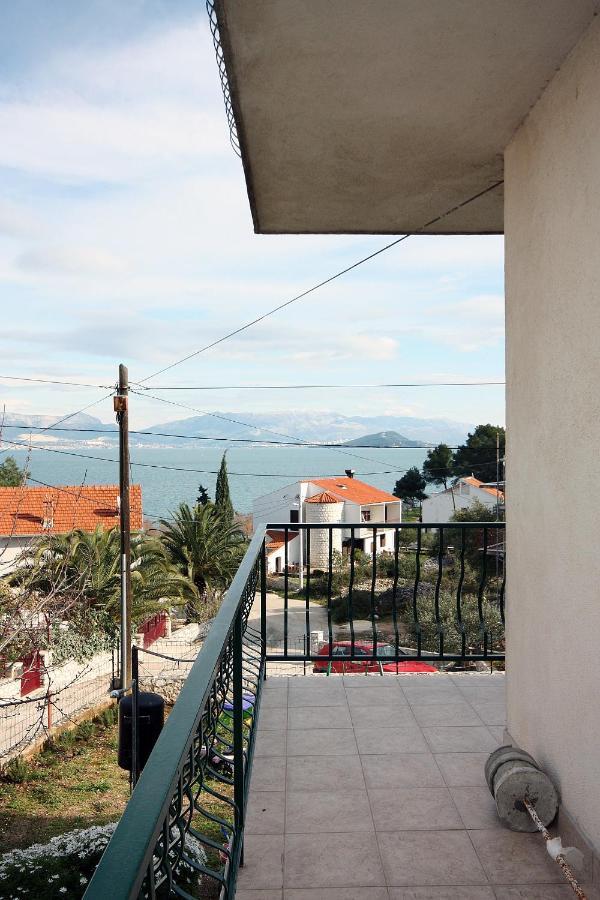 Apartments By The Sea Slatine, Ciovo - 1126 特罗吉尔 外观 照片