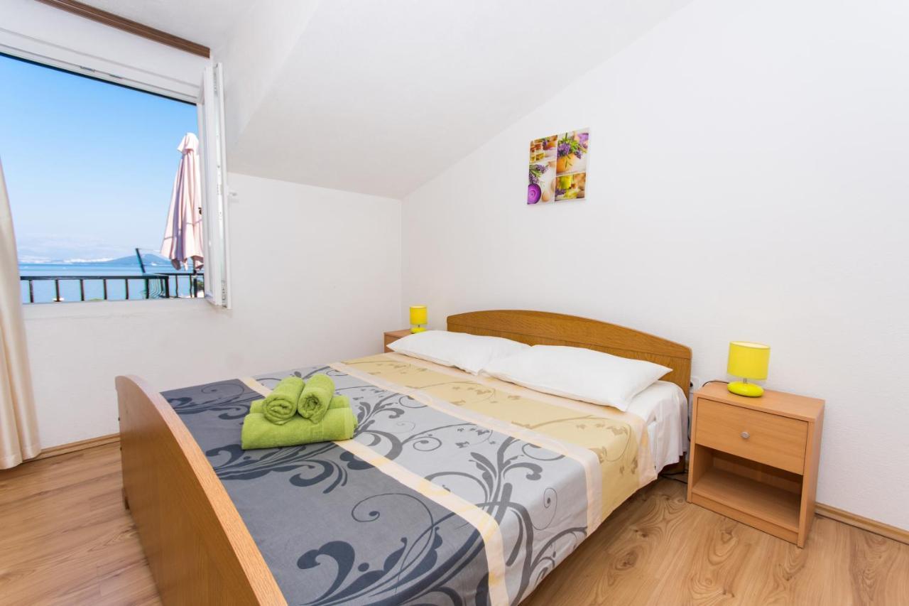 Apartments By The Sea Slatine, Ciovo - 1126 特罗吉尔 外观 照片