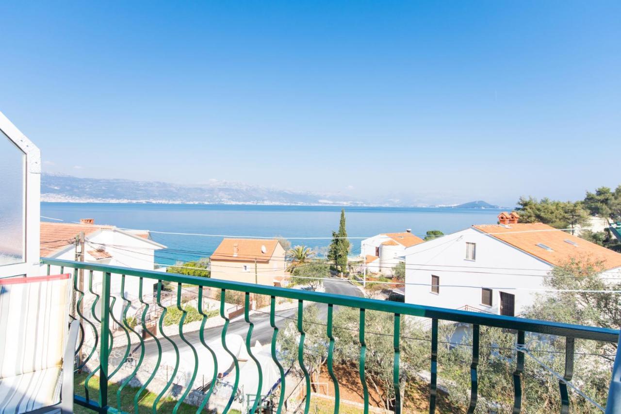 Apartments By The Sea Slatine, Ciovo - 1126 特罗吉尔 外观 照片