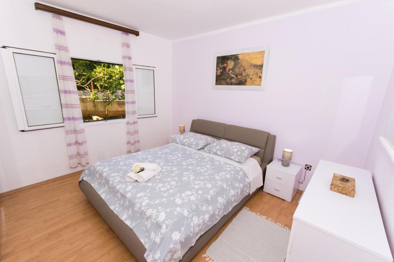 Apartments By The Sea Slatine, Ciovo - 1126 特罗吉尔 外观 照片