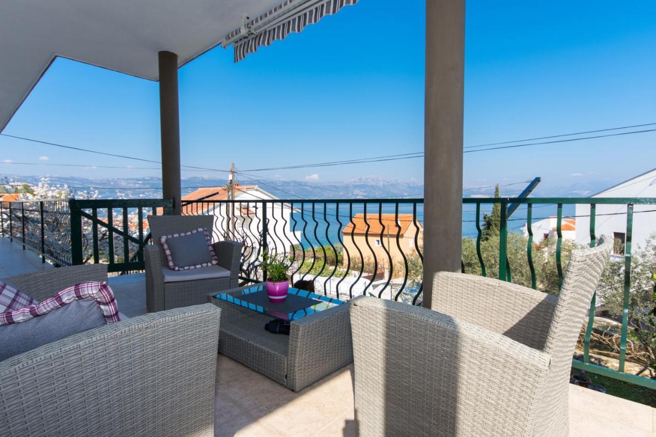 Apartments By The Sea Slatine, Ciovo - 1126 特罗吉尔 外观 照片