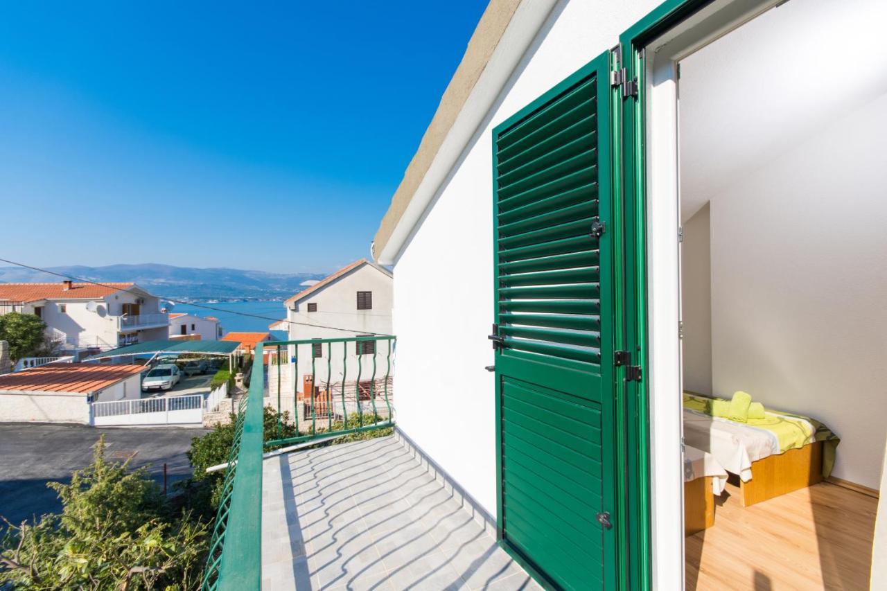 Apartments By The Sea Slatine, Ciovo - 1126 特罗吉尔 外观 照片