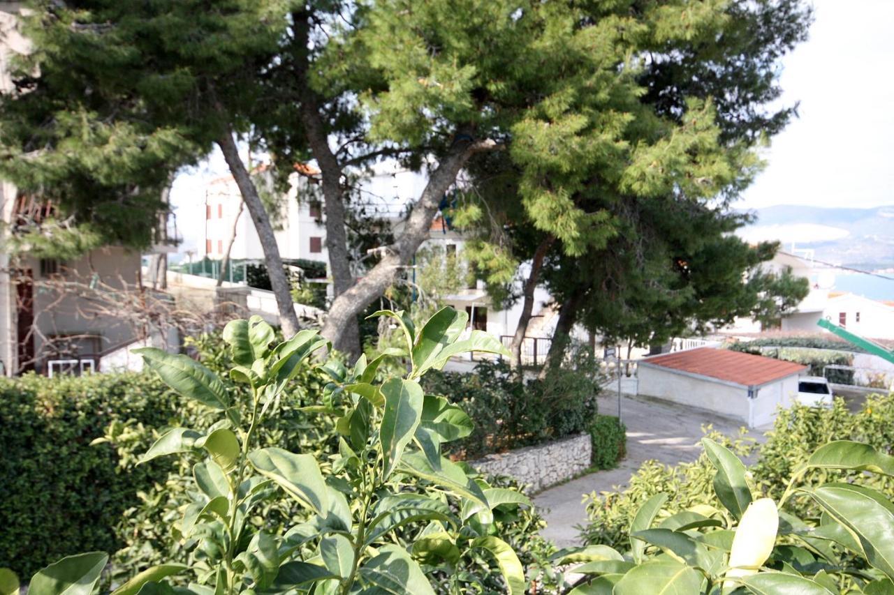 Apartments By The Sea Slatine, Ciovo - 1126 特罗吉尔 外观 照片