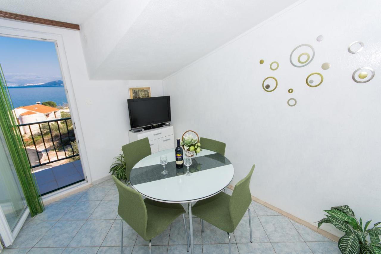 Apartments By The Sea Slatine, Ciovo - 1126 特罗吉尔 外观 照片