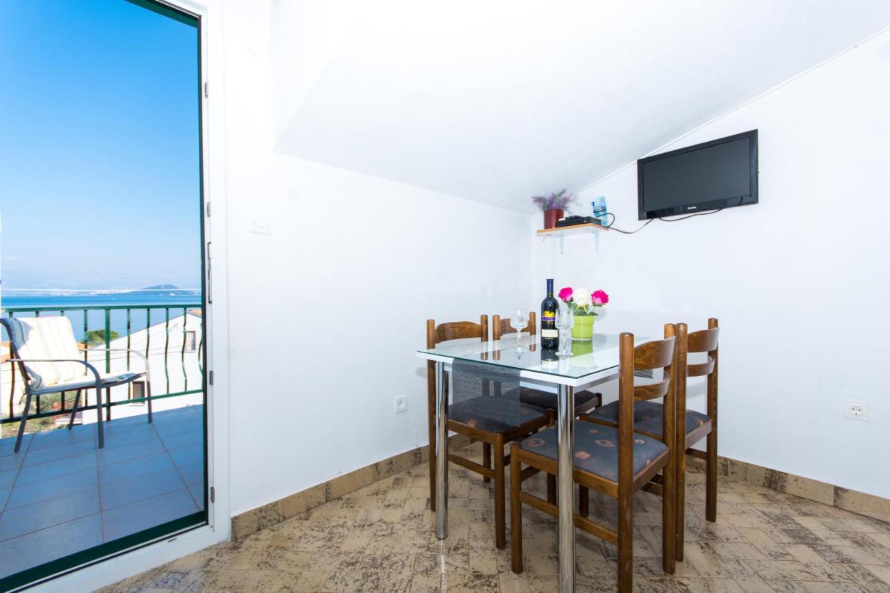Apartments By The Sea Slatine, Ciovo - 1126 特罗吉尔 外观 照片