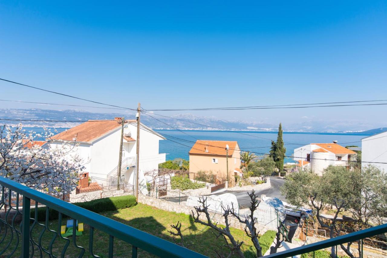 Apartments By The Sea Slatine, Ciovo - 1126 特罗吉尔 外观 照片