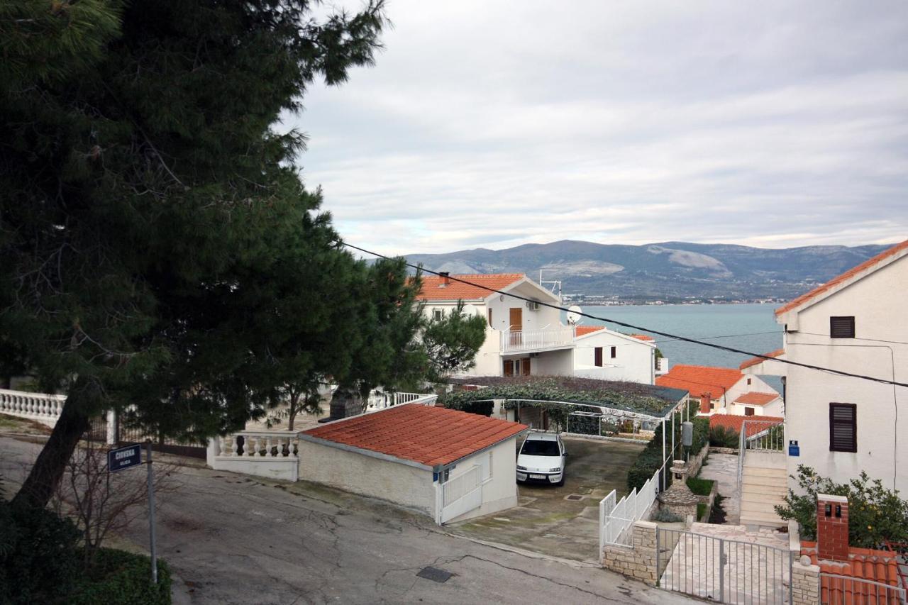 Apartments By The Sea Slatine, Ciovo - 1126 特罗吉尔 外观 照片