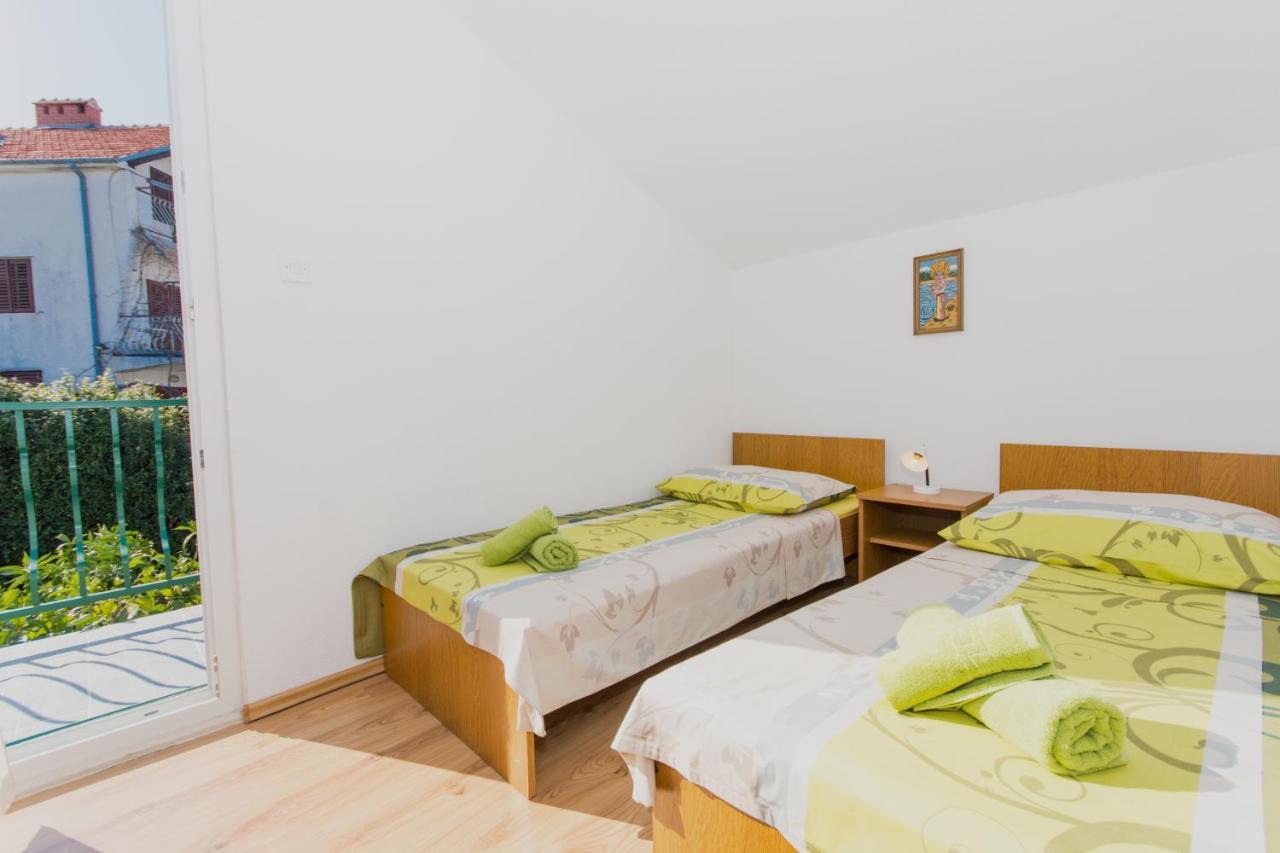 Apartments By The Sea Slatine, Ciovo - 1126 特罗吉尔 外观 照片