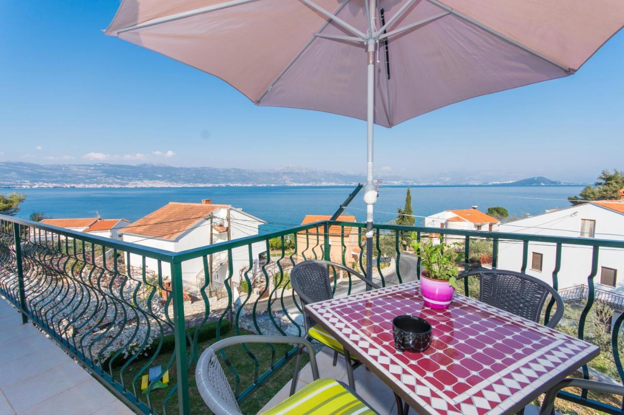 Apartments By The Sea Slatine, Ciovo - 1126 特罗吉尔 外观 照片
