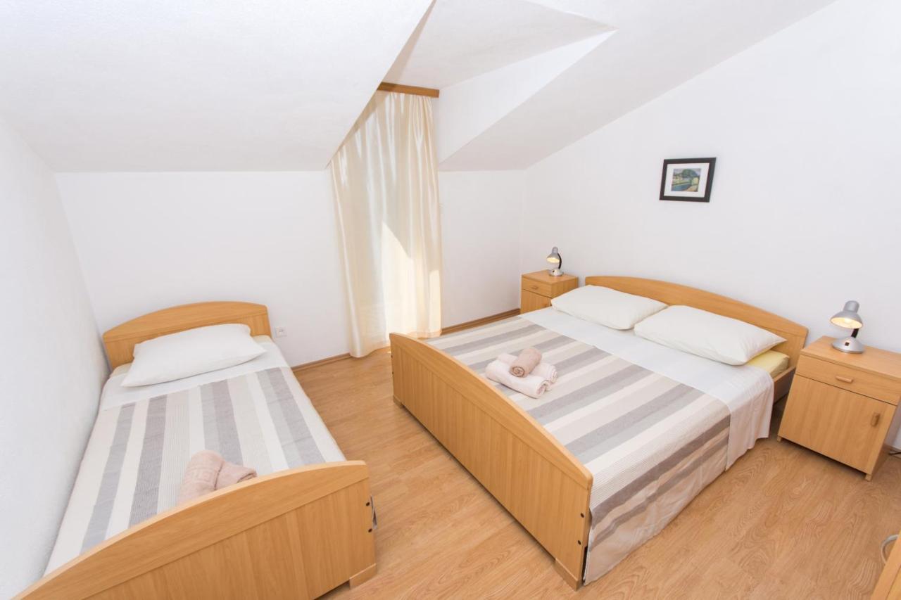 Apartments By The Sea Slatine, Ciovo - 1126 特罗吉尔 外观 照片